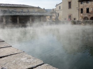 La piazza-vasca di Bagno Vignoni(panorama unico)